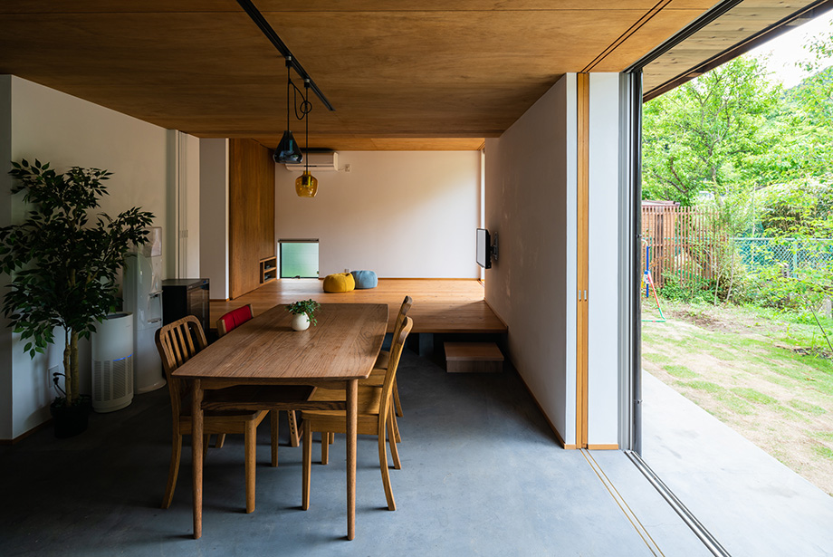 葉山「土間から四季を、呼吸する家」土間と庭が一体化する住まい