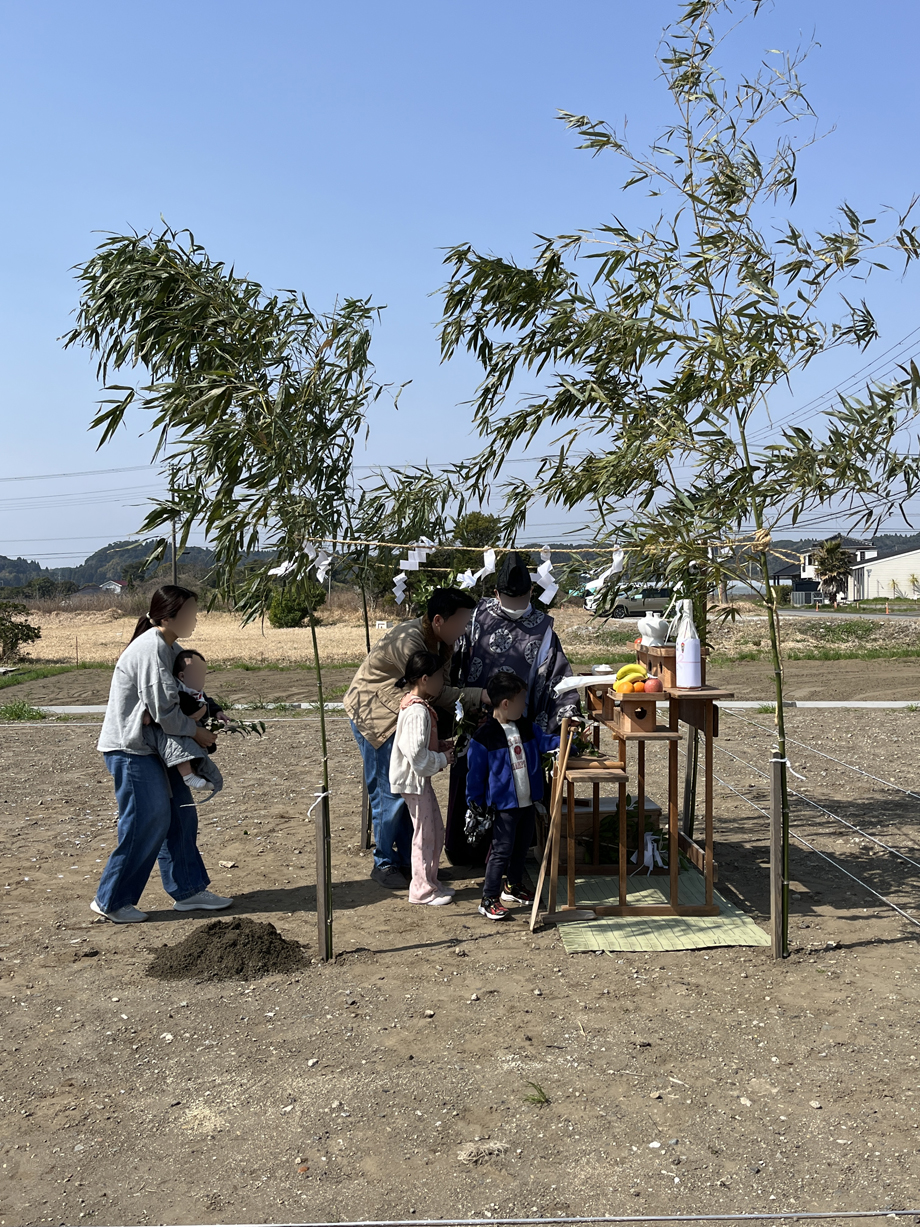 長生郡一宮町の平屋「TSUBAME」地鎮祭　施主ご家族で玉串奉天